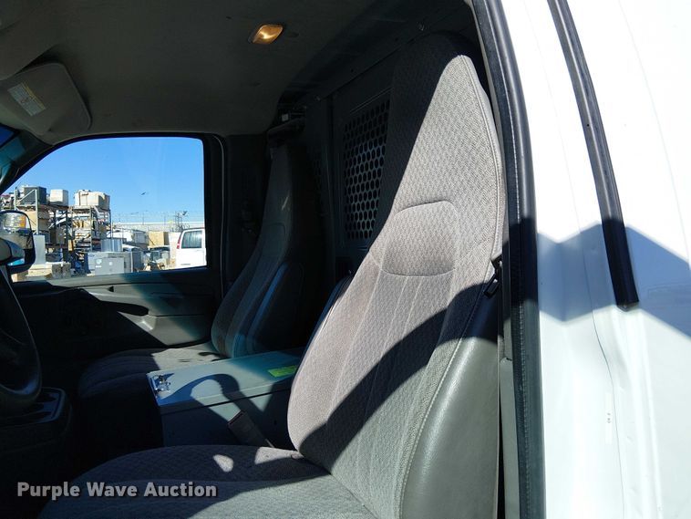 image for item EE5233 2015 Chevrolet Express 2500 van