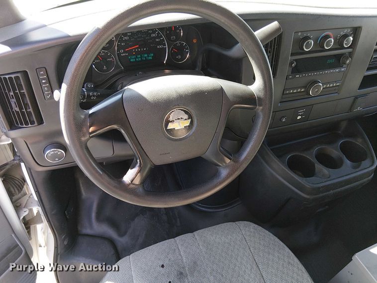 image for item EE5233 2015 Chevrolet Express 2500 van