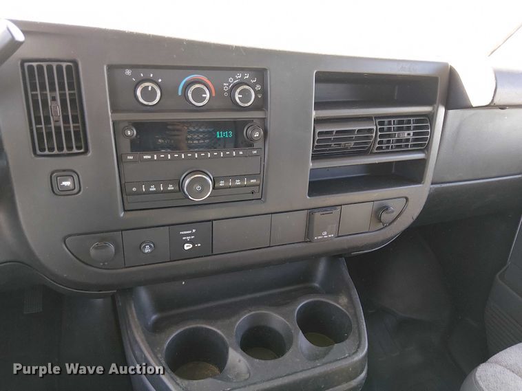 image for item EE5233 2015 Chevrolet Express 2500 van