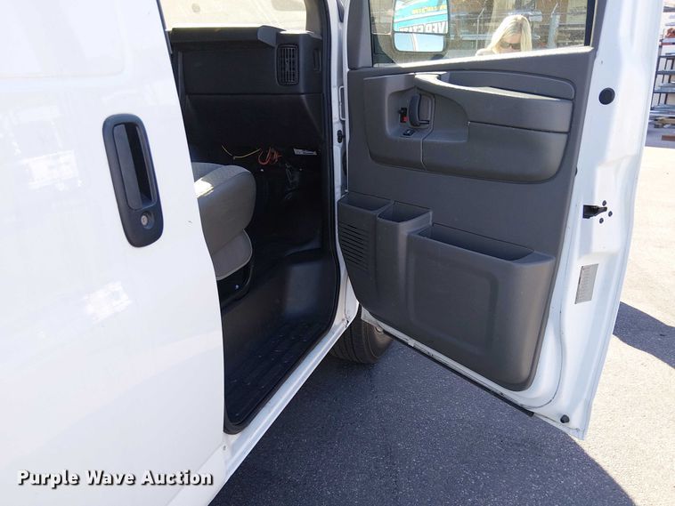 image for item EE5233 2015 Chevrolet Express 2500 van