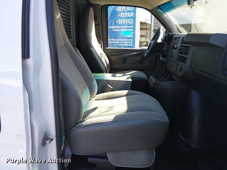 image for item EE5233 2015 Chevrolet Express 2500 van