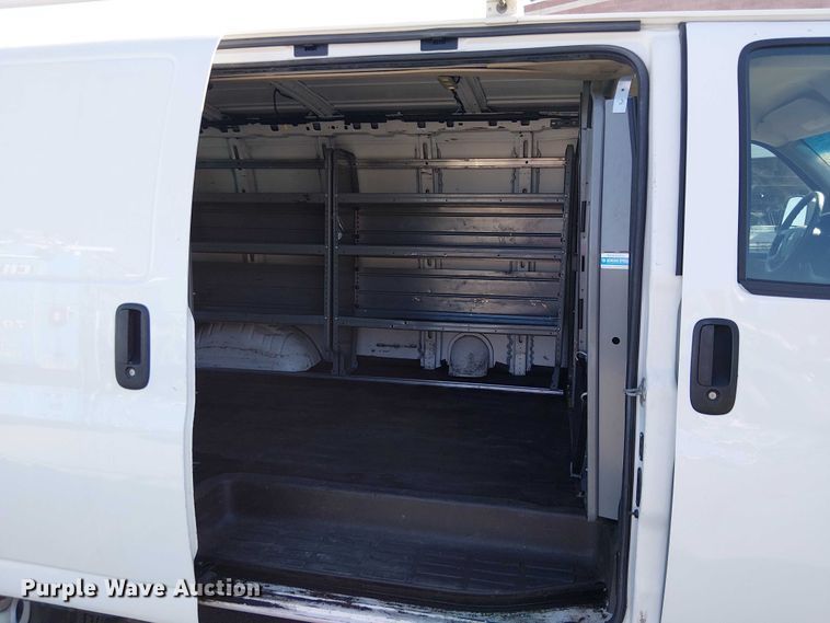 image for item EE5233 2015 Chevrolet Express 2500 van
