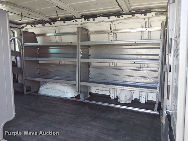 image for item EE5233 2015 Chevrolet Express 2500 van