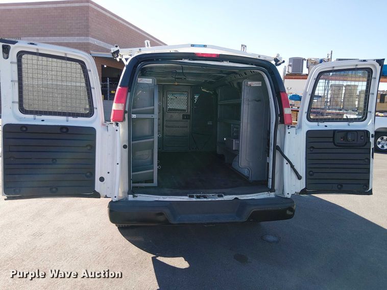 image for item EE5233 2015 Chevrolet Express 2500 van