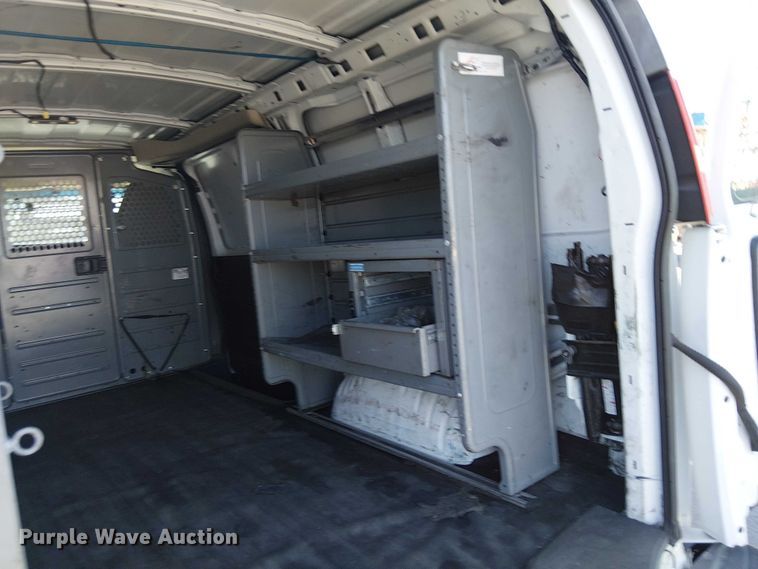 image for item EE5233 2015 Chevrolet Express 2500 van