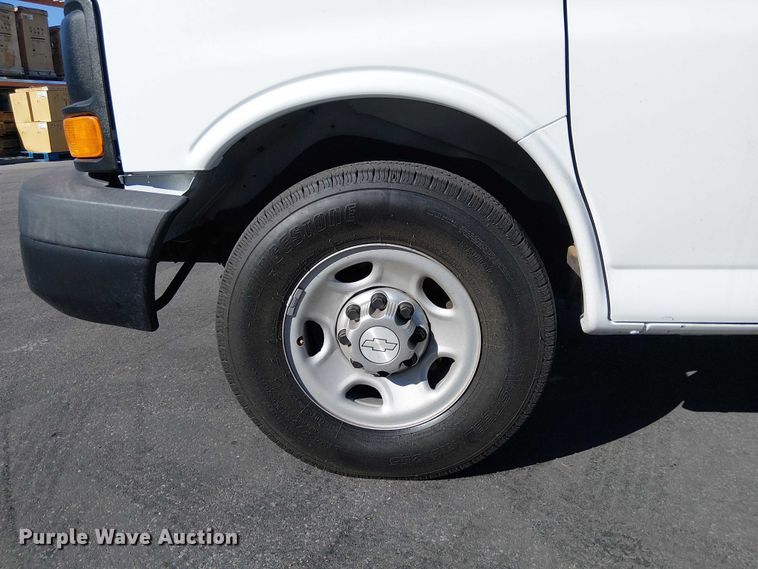 image for item EE5233 2015 Chevrolet Express 2500 van