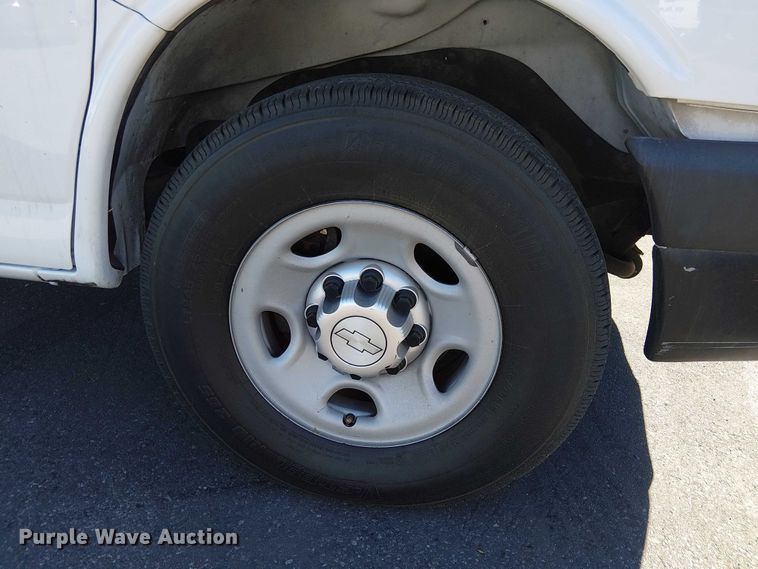 image for item EE5233 2015 Chevrolet Express 2500 van