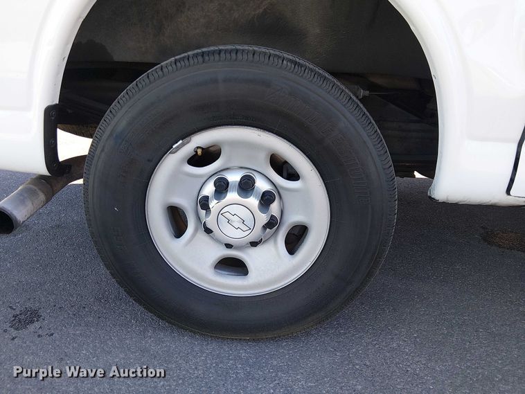 image for item EE5233 2015 Chevrolet Express 2500 van