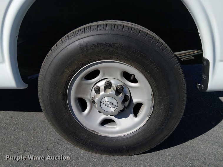 image for item EE5233 2015 Chevrolet Express 2500 van