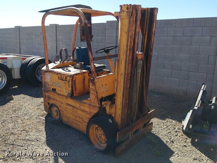 image for item EE5240 1972 Yale L83C-050-SAT-083 forklift