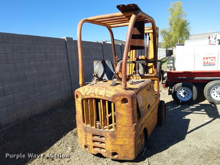 image for item EE5240 1972 Yale L83C-050-SAT-083 forklift