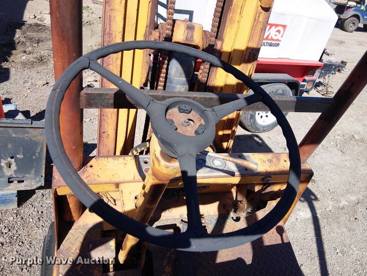 image for item EE5240 1972 Yale L83C-050-SAT-083 forklift