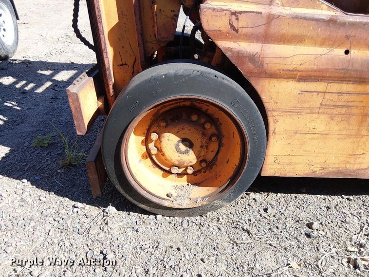image for item EE5240 1972 Yale L83C-050-SAT-083 forklift