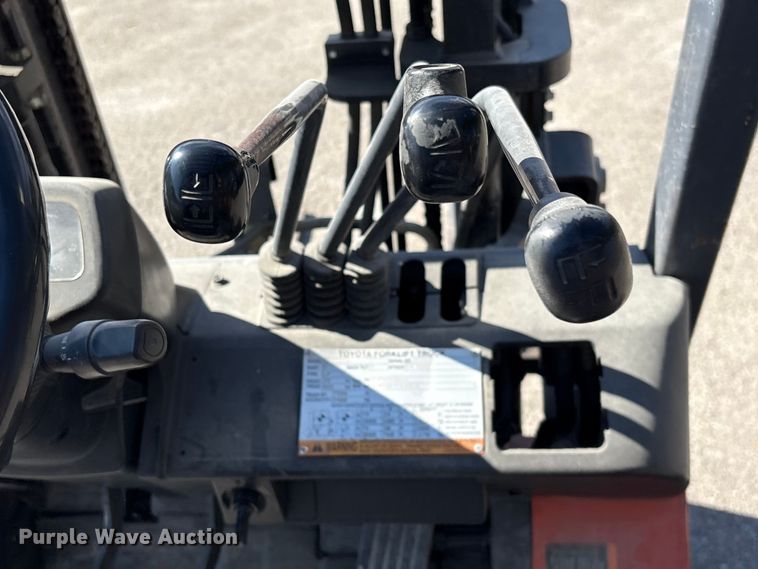 image for item EF1017 Toyota 7FGCU20 forklift