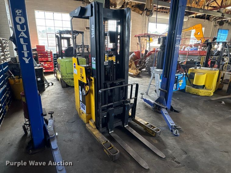 image for item EF1020 Yale NR040AENS24TE091 forklift