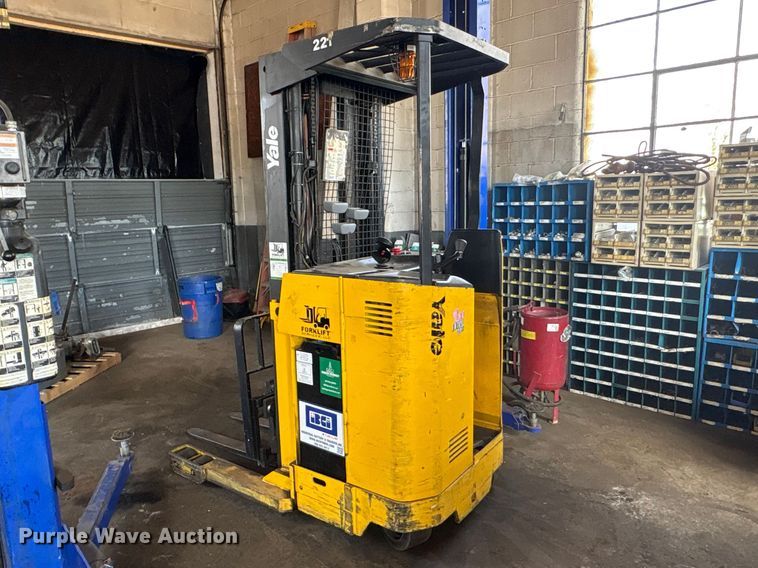 image for item EF1020 Yale NR040AENS24TE091 forklift