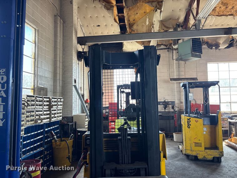 image for item EF1020 Yale NR040AENS24TE091 forklift