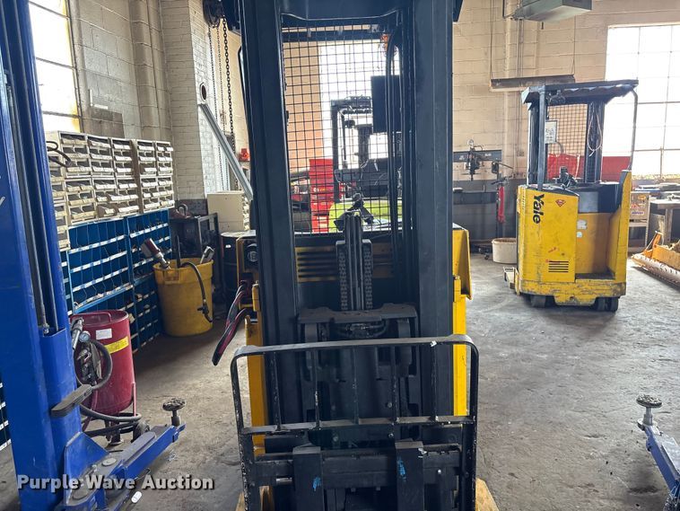 image for item EF1020 Yale NR040AENS24TE091 forklift