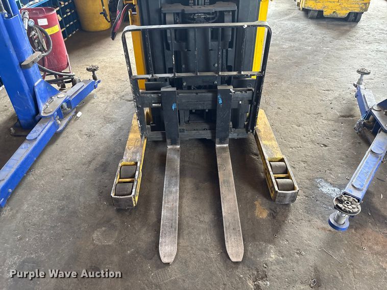 image for item EF1020 Yale NR040AENS24TE091 forklift