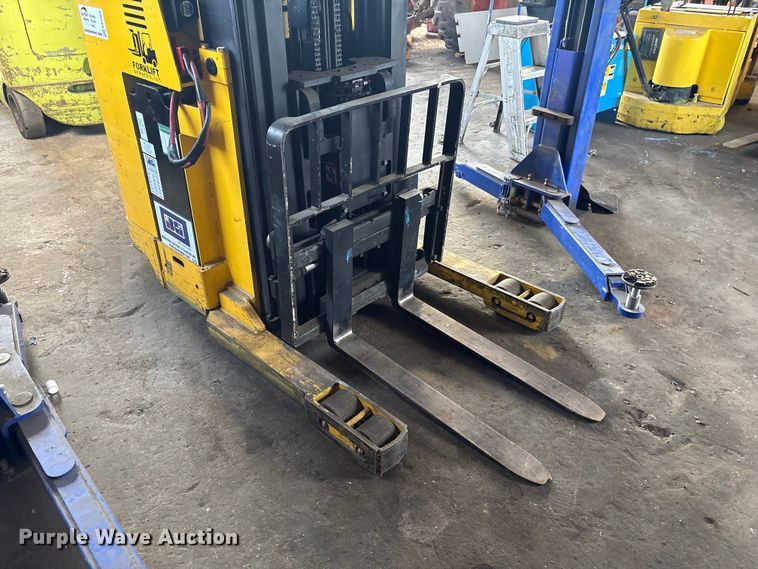 image for item EF1020 Yale NR040AENS24TE091 forklift