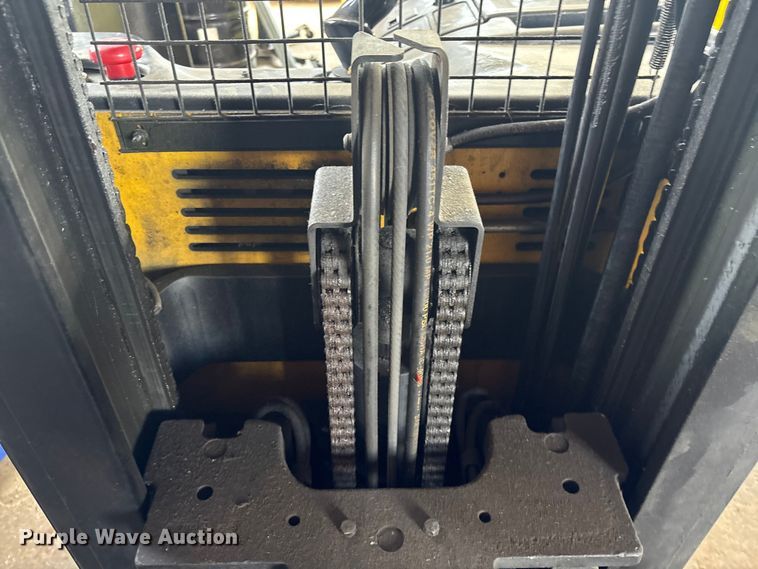 image for item EF1020 Yale NR040AENS24TE091 forklift