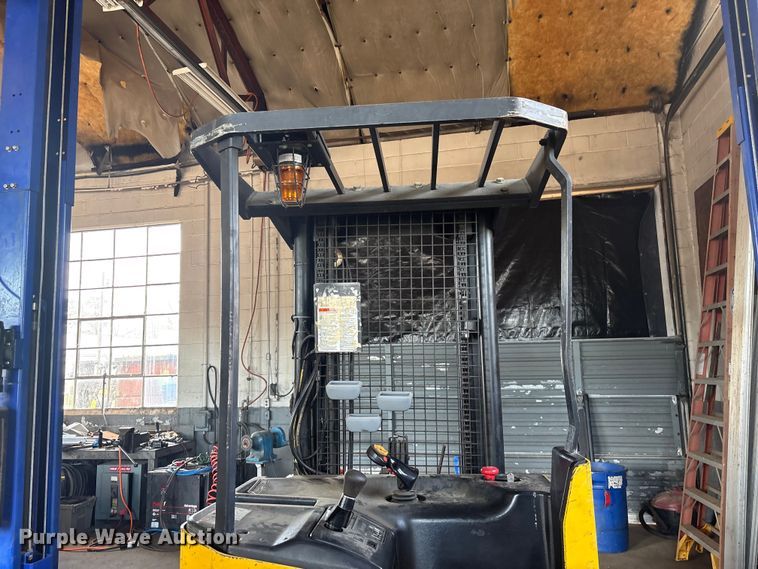 image for item EF1020 Yale NR040AENS24TE091 forklift