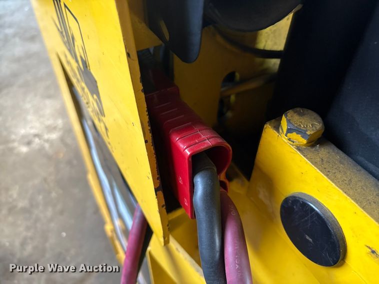 image for item EF1020 Yale NR040AENS24TE091 forklift