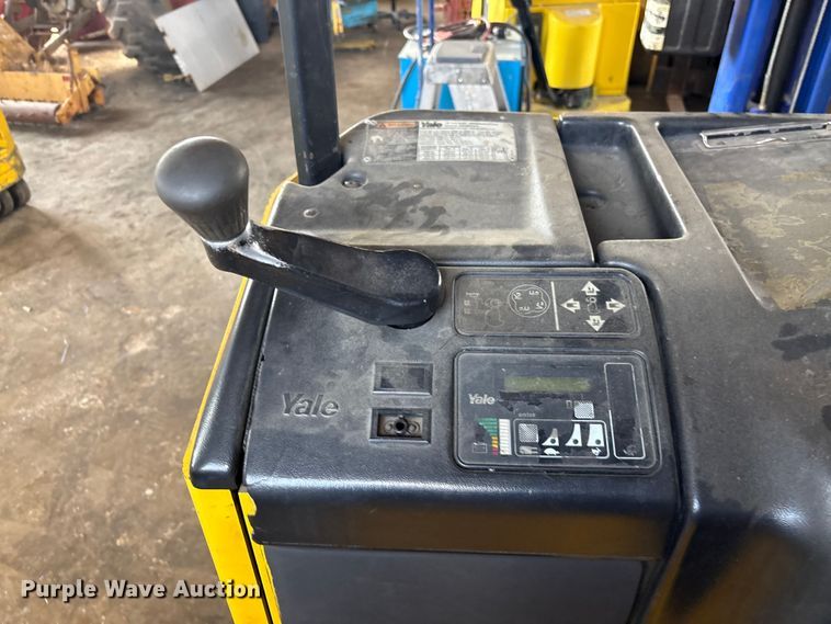 image for item EF1020 Yale NR040AENS24TE091 forklift