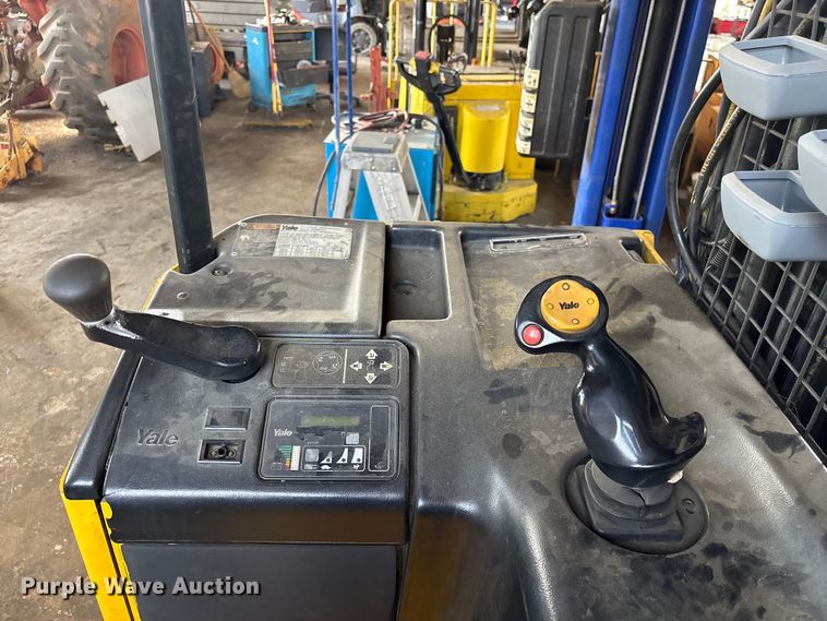 image for item EF1020 Yale NR040AENS24TE091 forklift