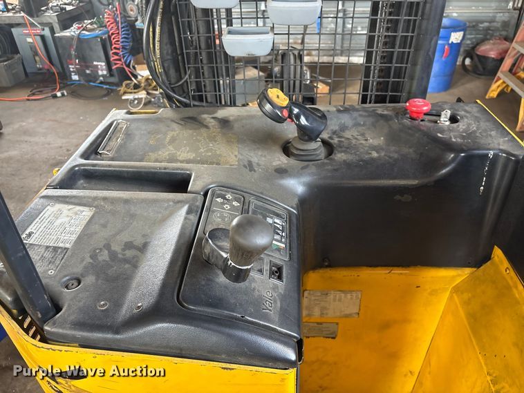 image for item EF1020 Yale NR040AENS24TE091 forklift
