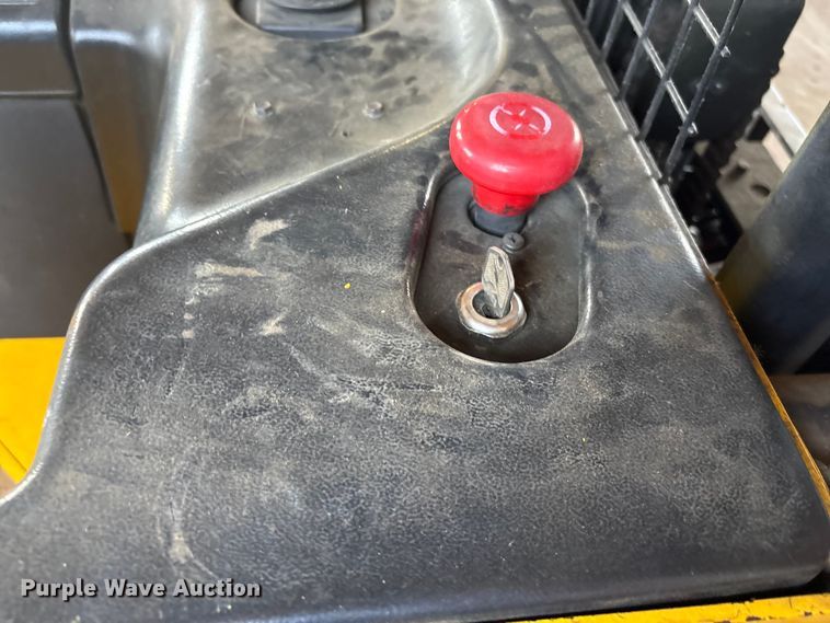 image for item EF1020 Yale NR040AENS24TE091 forklift