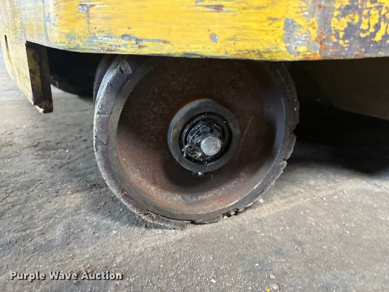 image for item EF1020 Yale NR040AENS24TE091 forklift