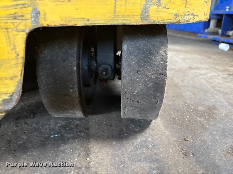 image for item EF1020 Yale NR040AENS24TE091 forklift