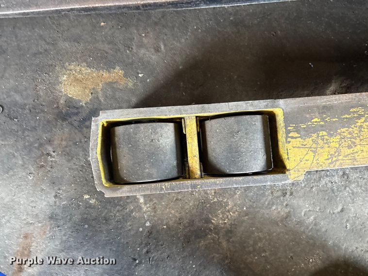 image for item EF1020 Yale NR040AENS24TE091 forklift