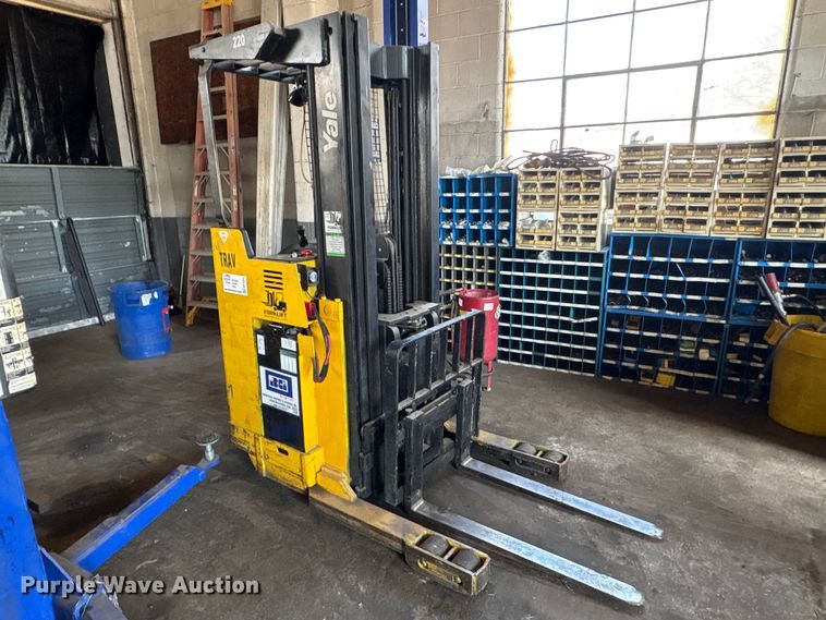 image for item EF1022 Yale NR040AENS24TE091 forklift