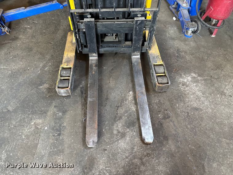image for item EF1022 Yale NR040AENS24TE091 forklift