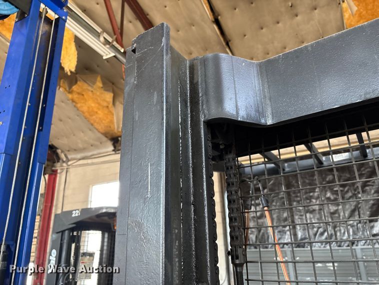 image for item EF1022 Yale NR040AENS24TE091 forklift