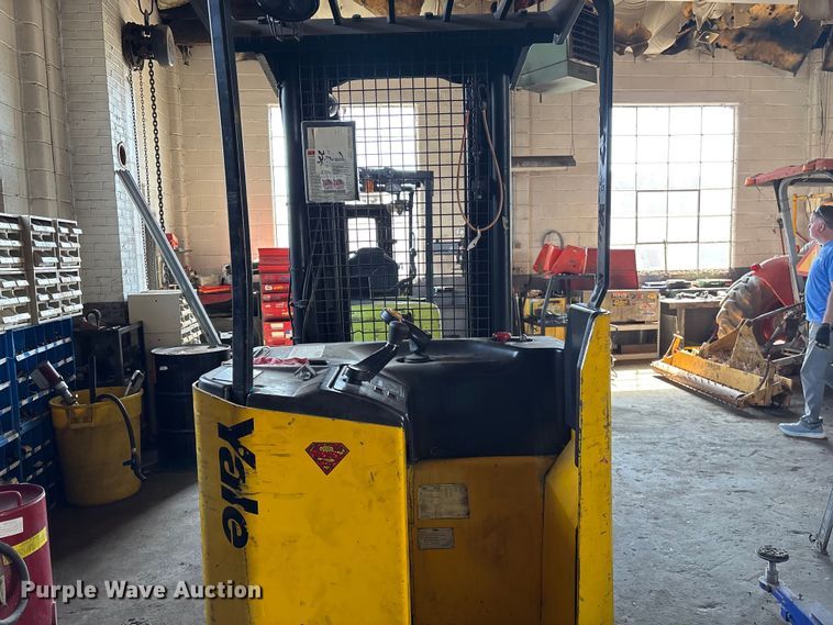 image for item EF1022 Yale NR040AENS24TE091 forklift