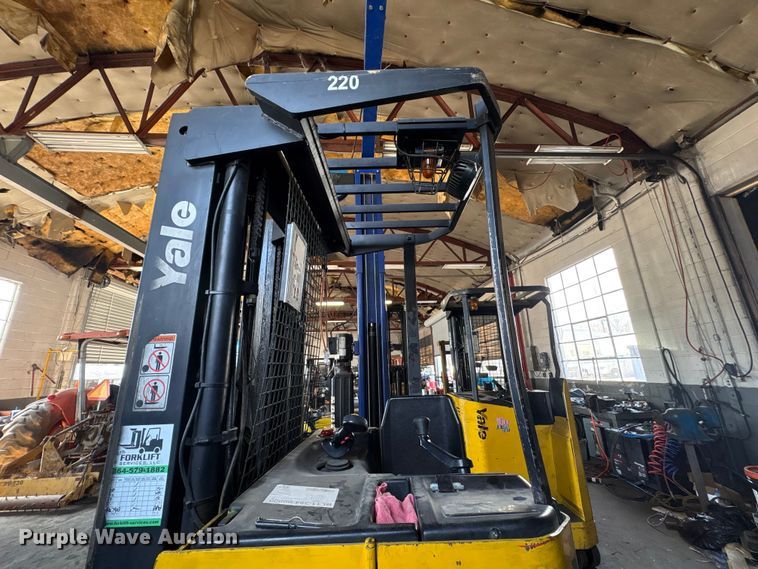image for item EF1022 Yale NR040AENS24TE091 forklift