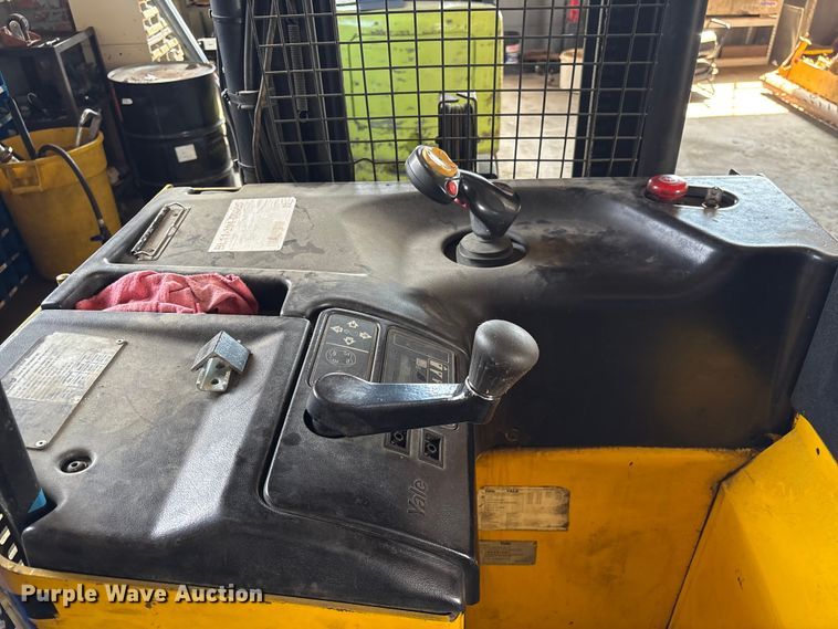 image for item EF1022 Yale NR040AENS24TE091 forklift