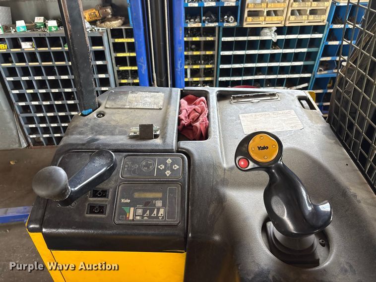 image for item EF1022 Yale NR040AENS24TE091 forklift