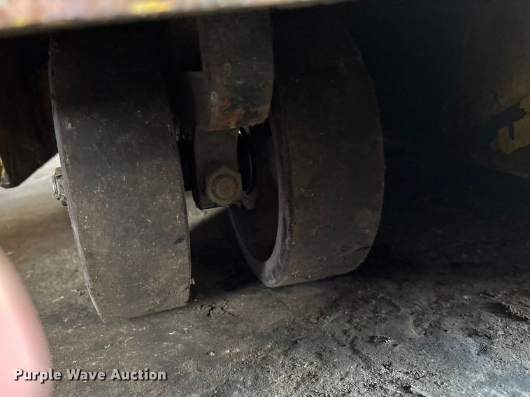 image for item EF1022 Yale NR040AENS24TE091 forklift