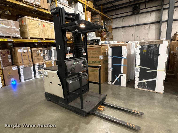 image for item EF1024 2018 Crown SP3520-30 order picker