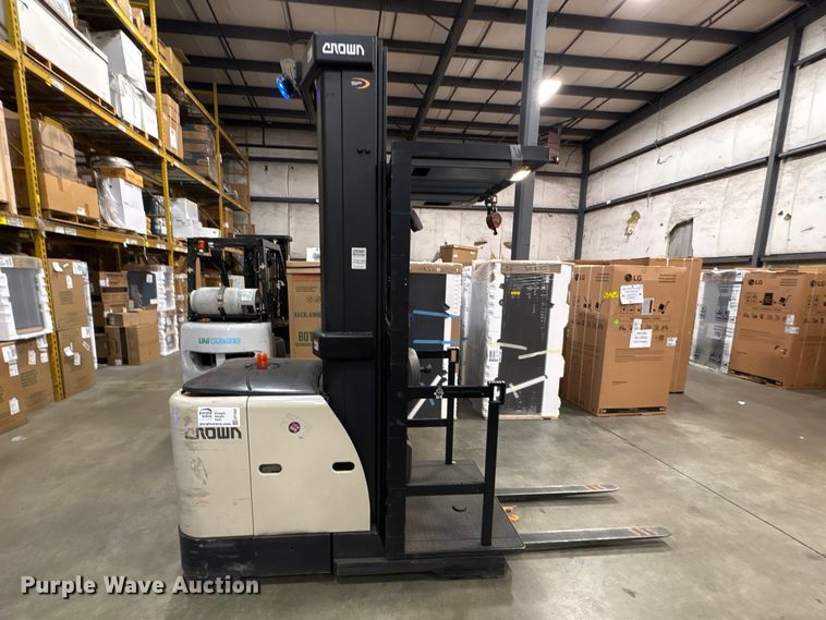 image for item EF1024 2018 Crown SP3520-30 order picker