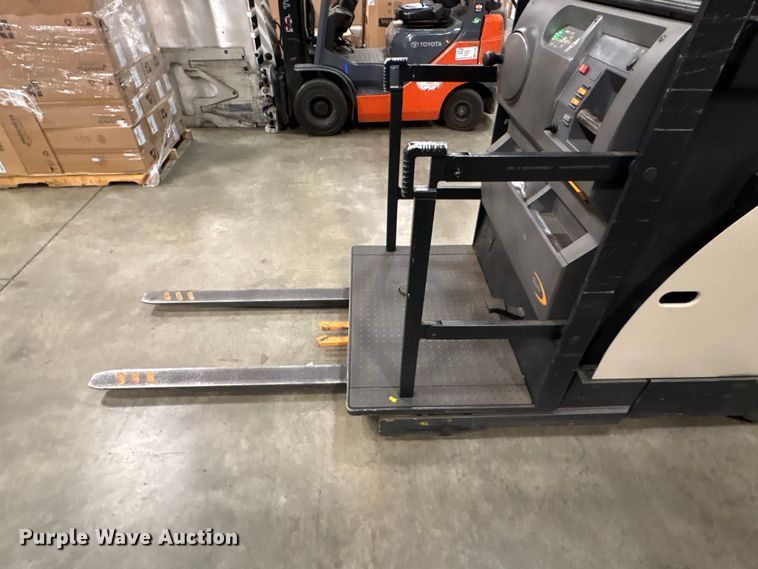 image for item EF1024 2018 Crown SP3520-30 order picker