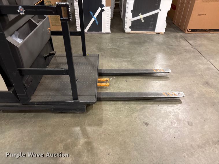 image for item EF1024 2018 Crown SP3520-30 order picker