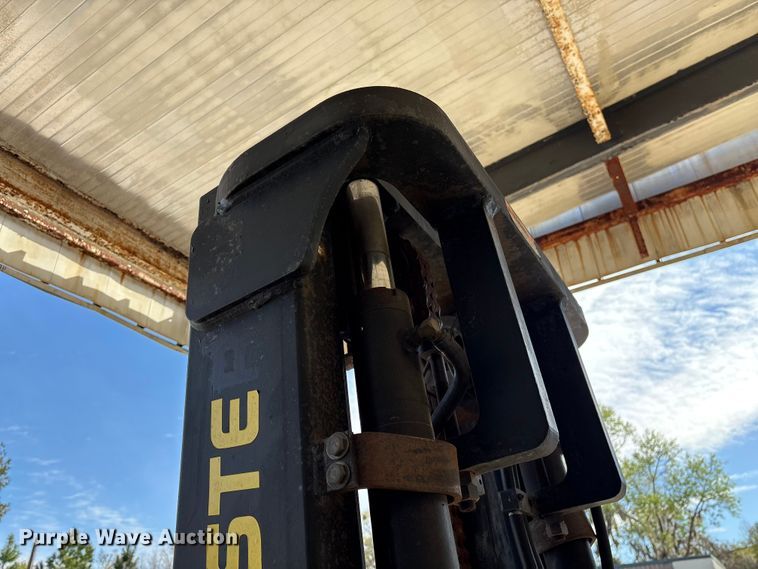 image for item EF1032 2012 Hyster 1000 forklift