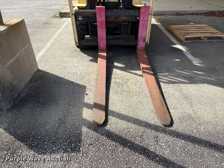 image for item EF1032 2012 Hyster 1000 forklift