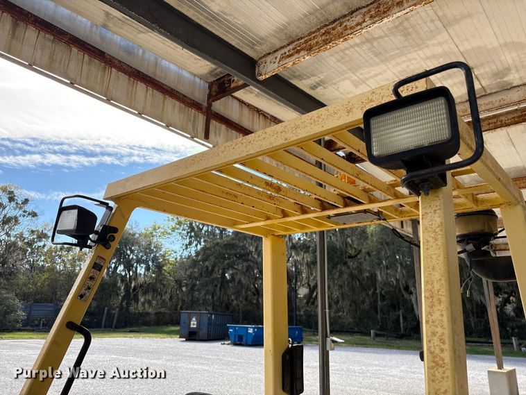 image for item EF1032 2012 Hyster 1000 forklift