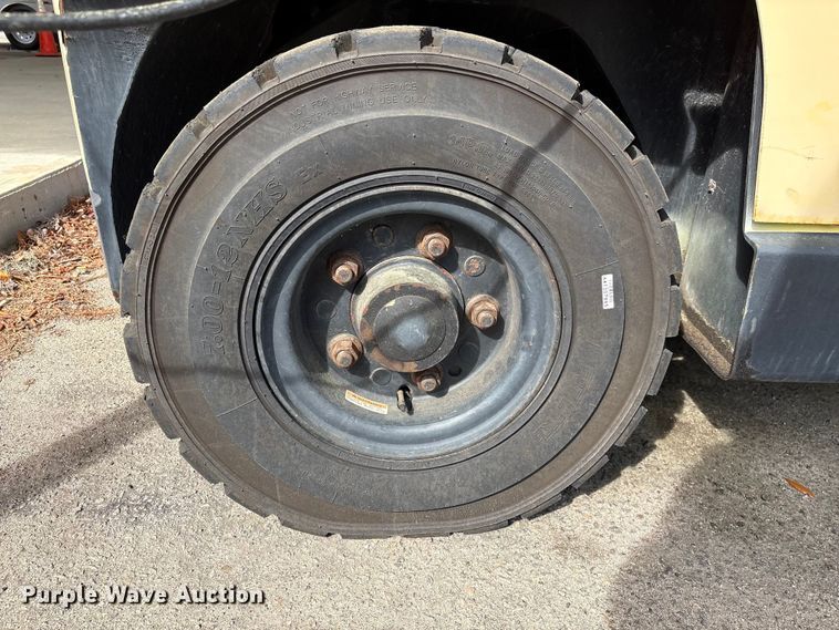 image for item EF1032 2012 Hyster 1000 forklift